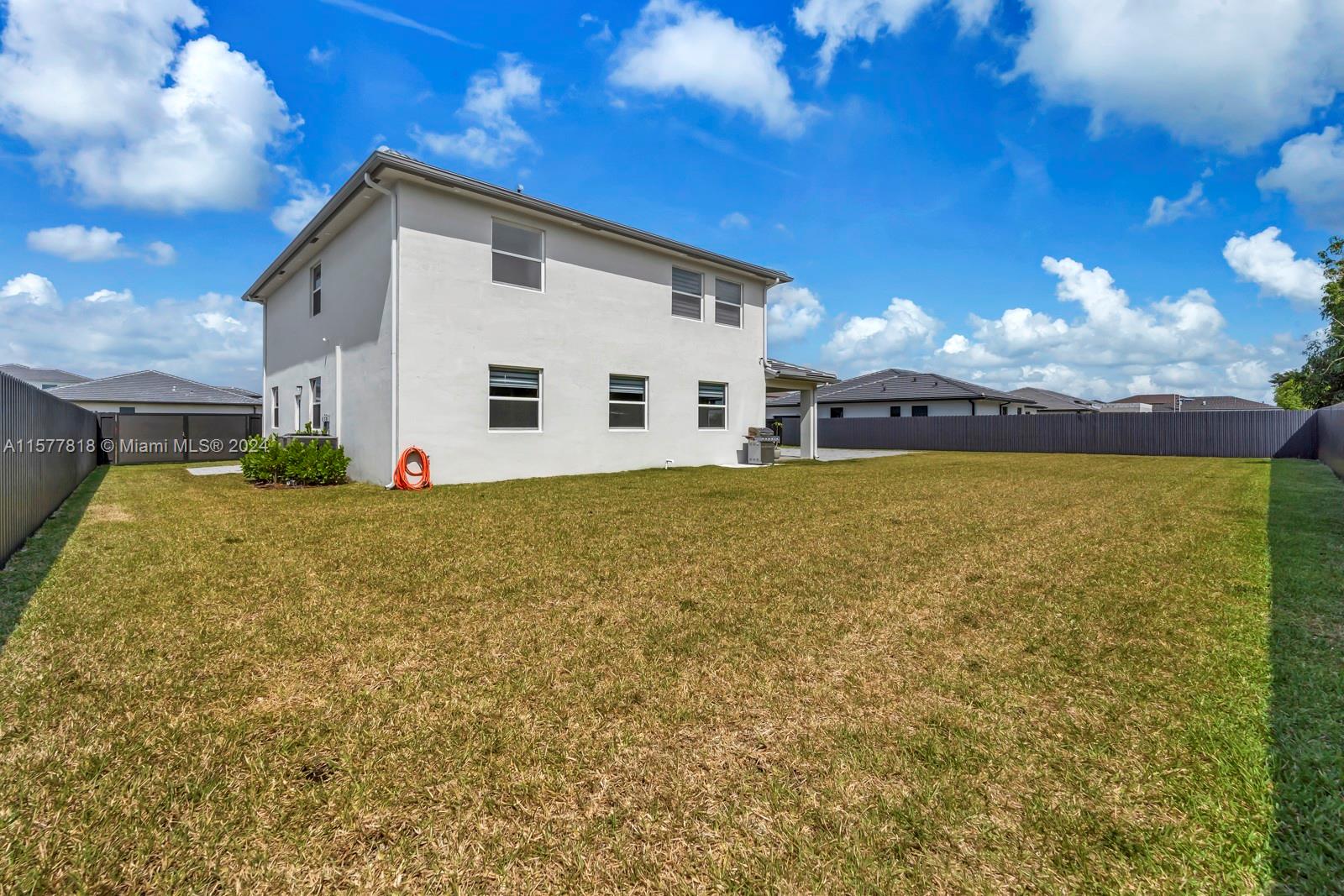 VALENCIA ACRES - Residential