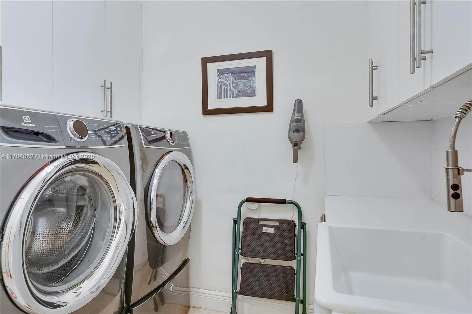 BRICKELLS FLAGLER - Residential