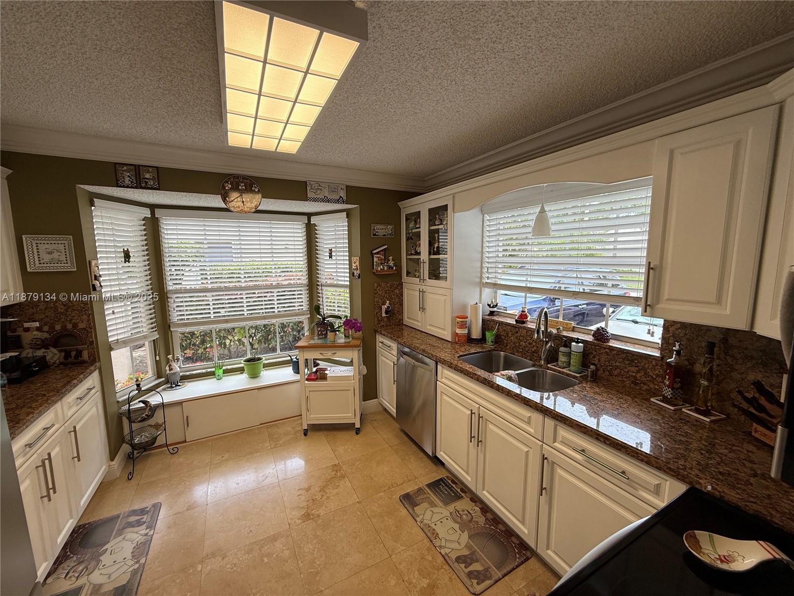 HOLLYWOOD LAKES COUNTRY C - Residential