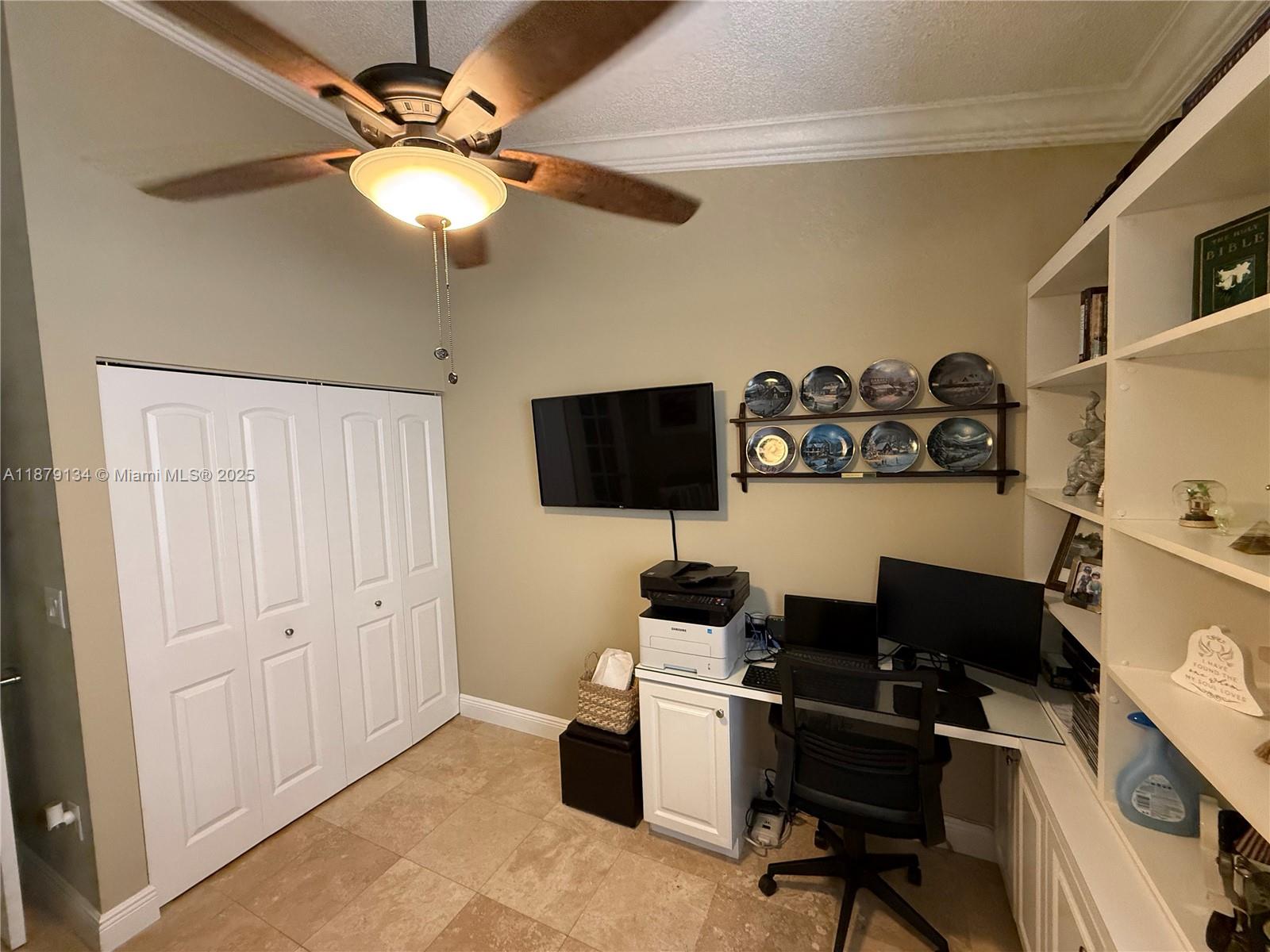 HOLLYWOOD LAKES COUNTRY C - Residential