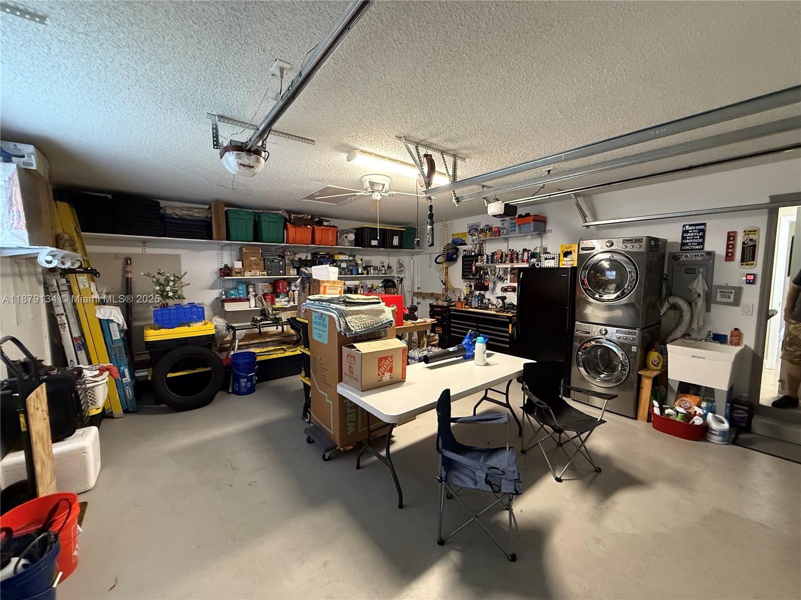 HOLLYWOOD LAKES COUNTRY C - Residential