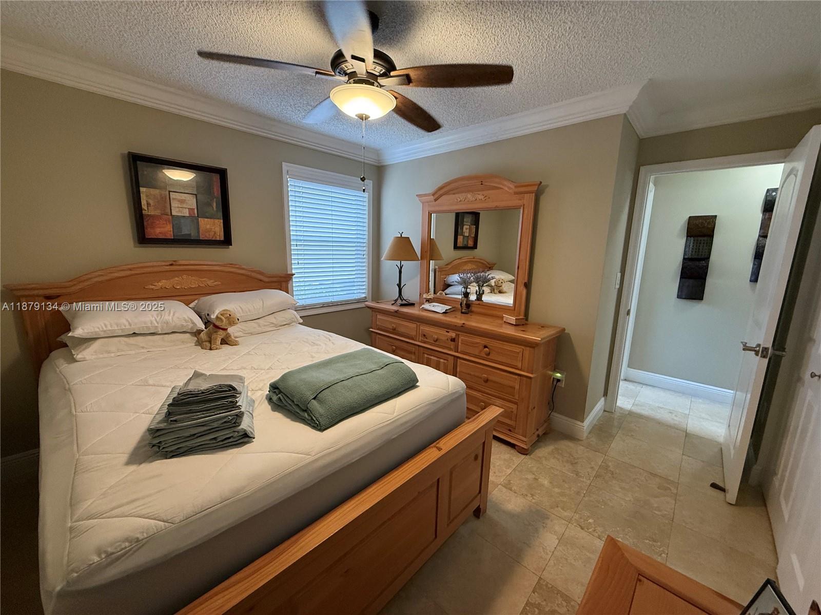 HOLLYWOOD LAKES COUNTRY C - Residential