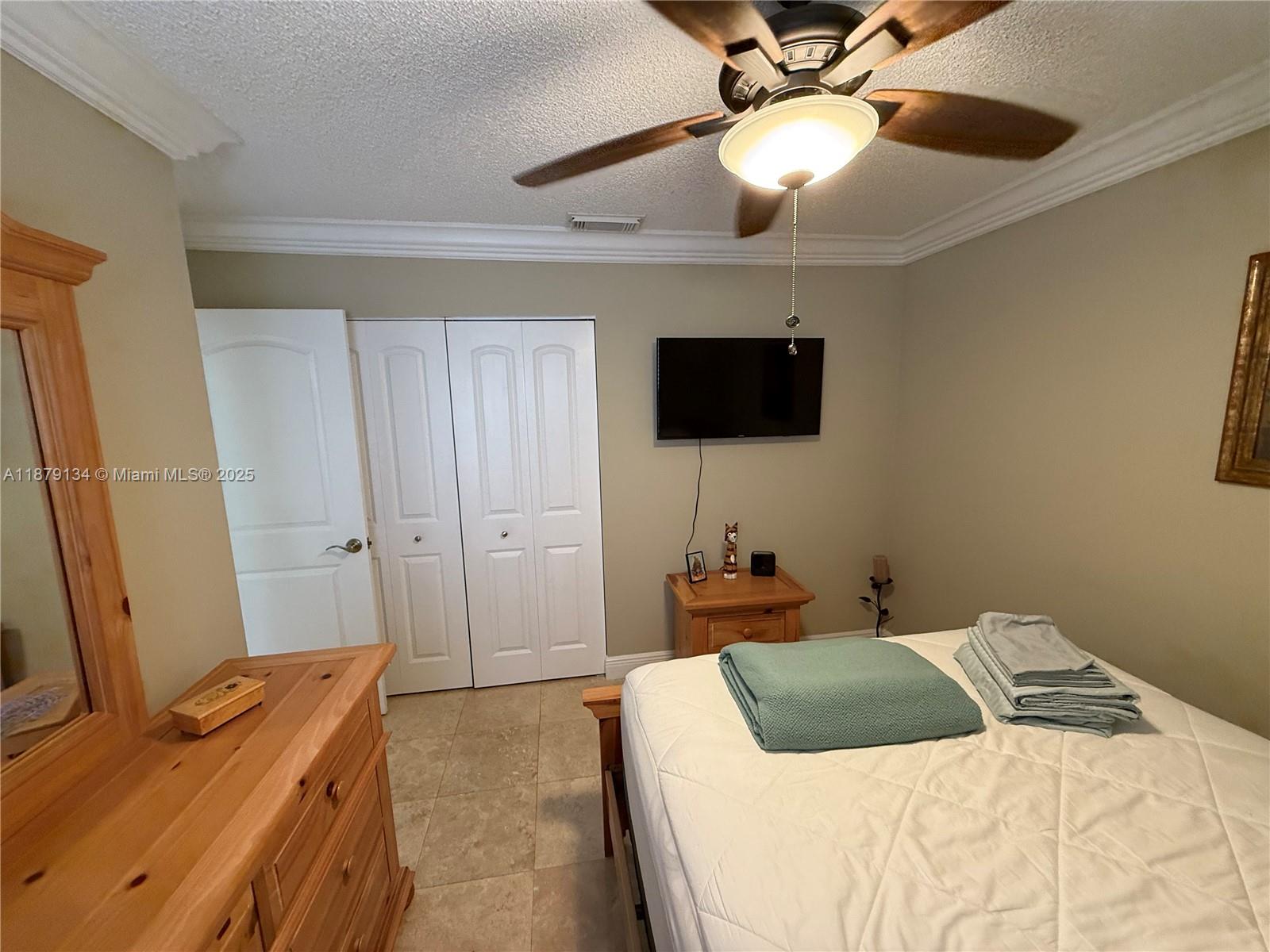 HOLLYWOOD LAKES COUNTRY C - Residential