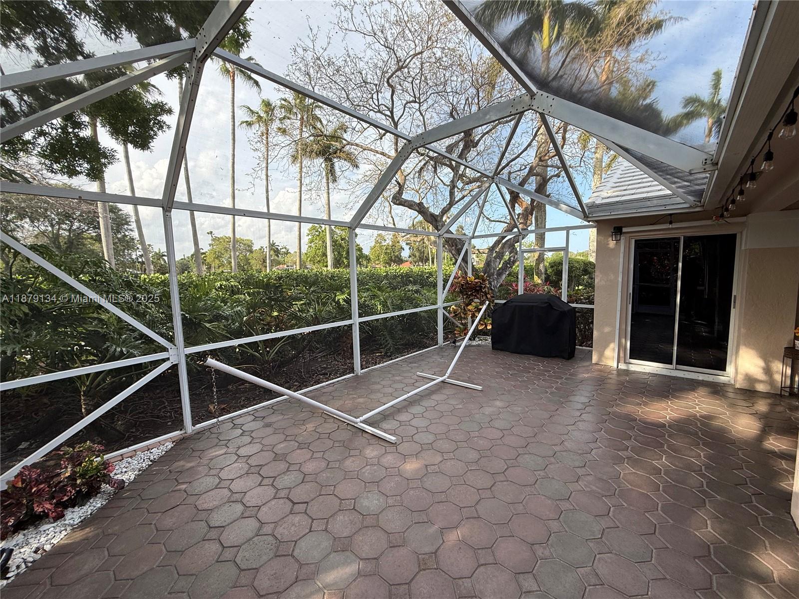 HOLLYWOOD LAKES COUNTRY C - Residential