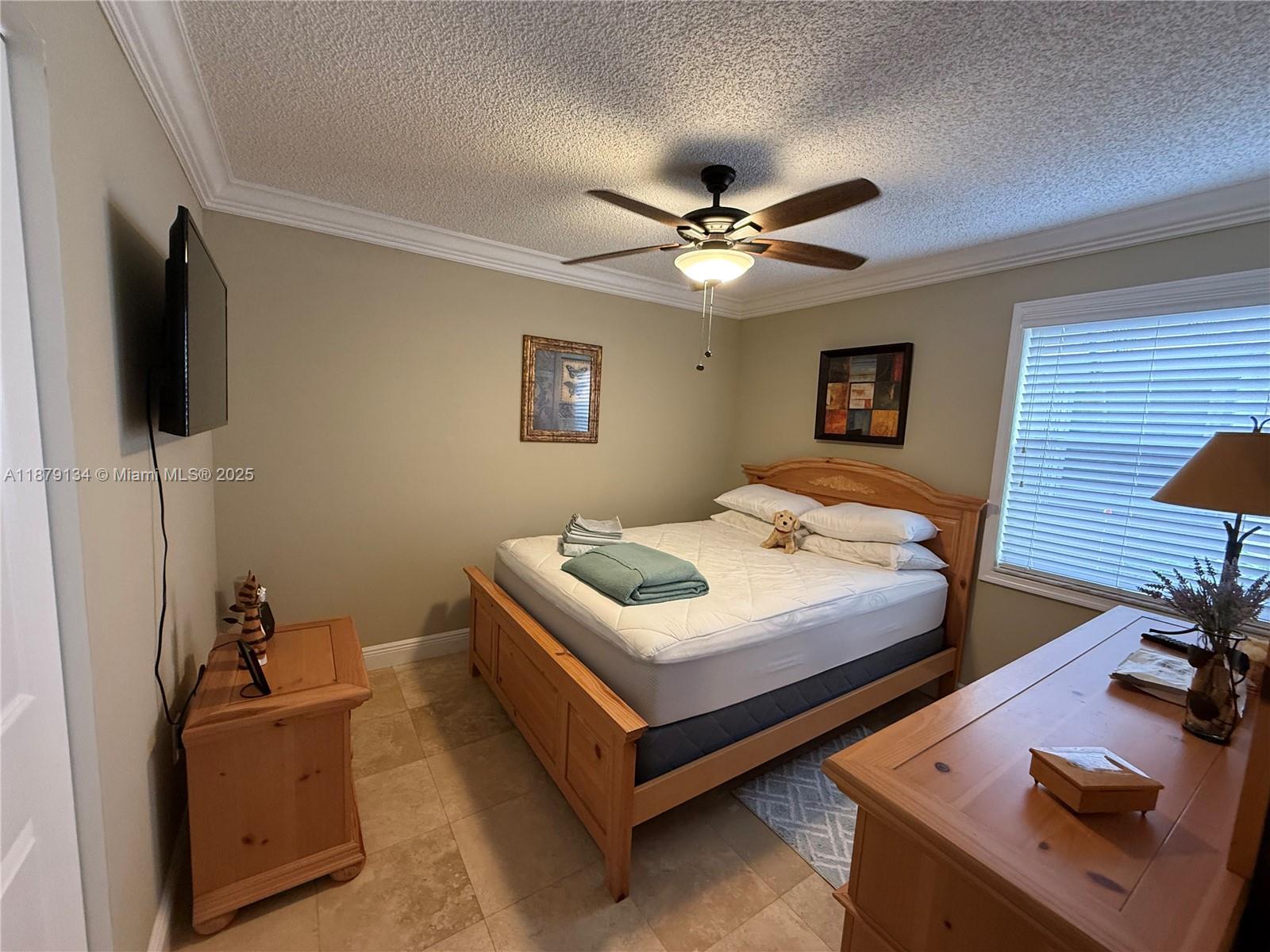 HOLLYWOOD LAKES COUNTRY C - Residential