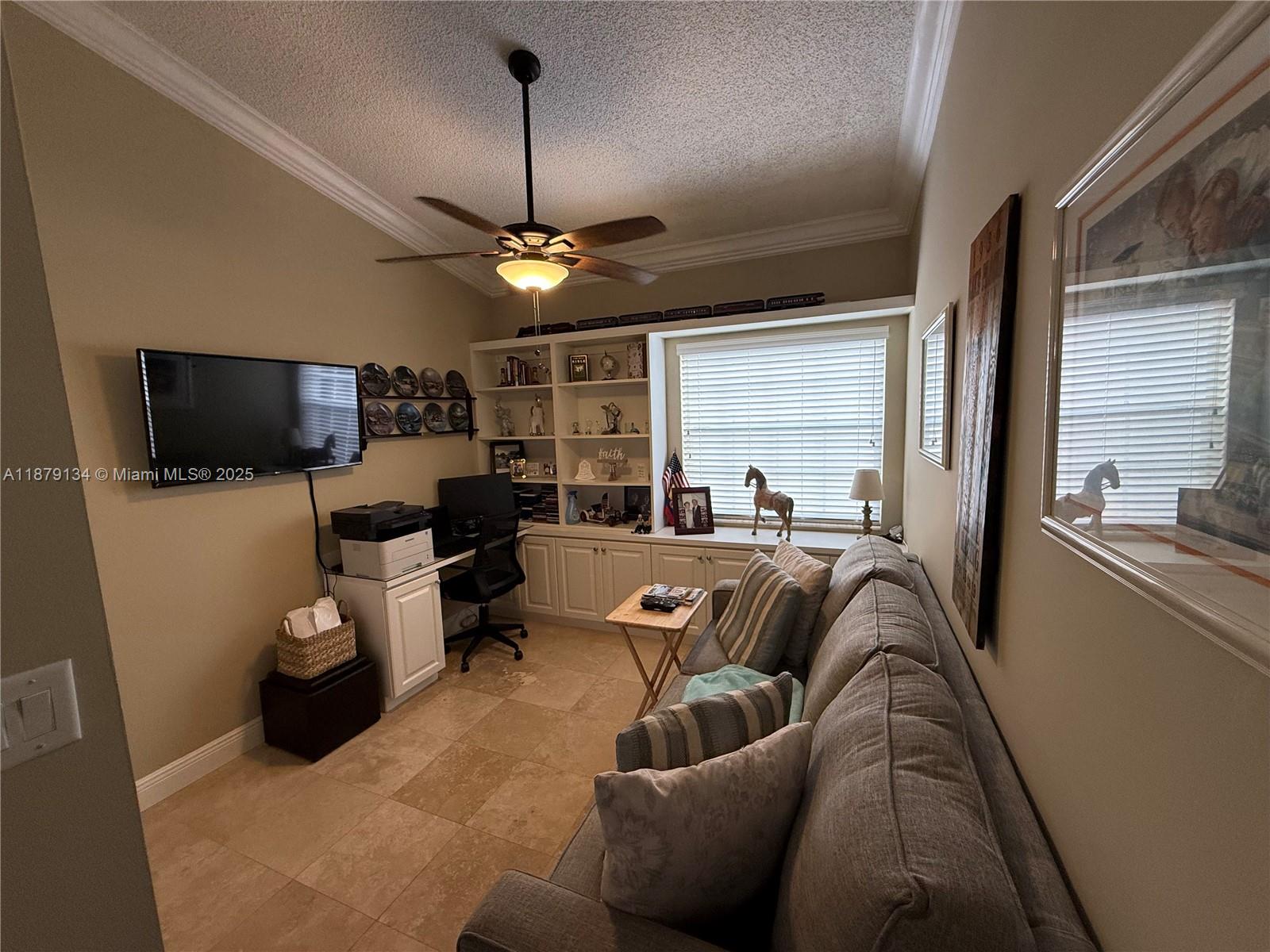 HOLLYWOOD LAKES COUNTRY C - Residential