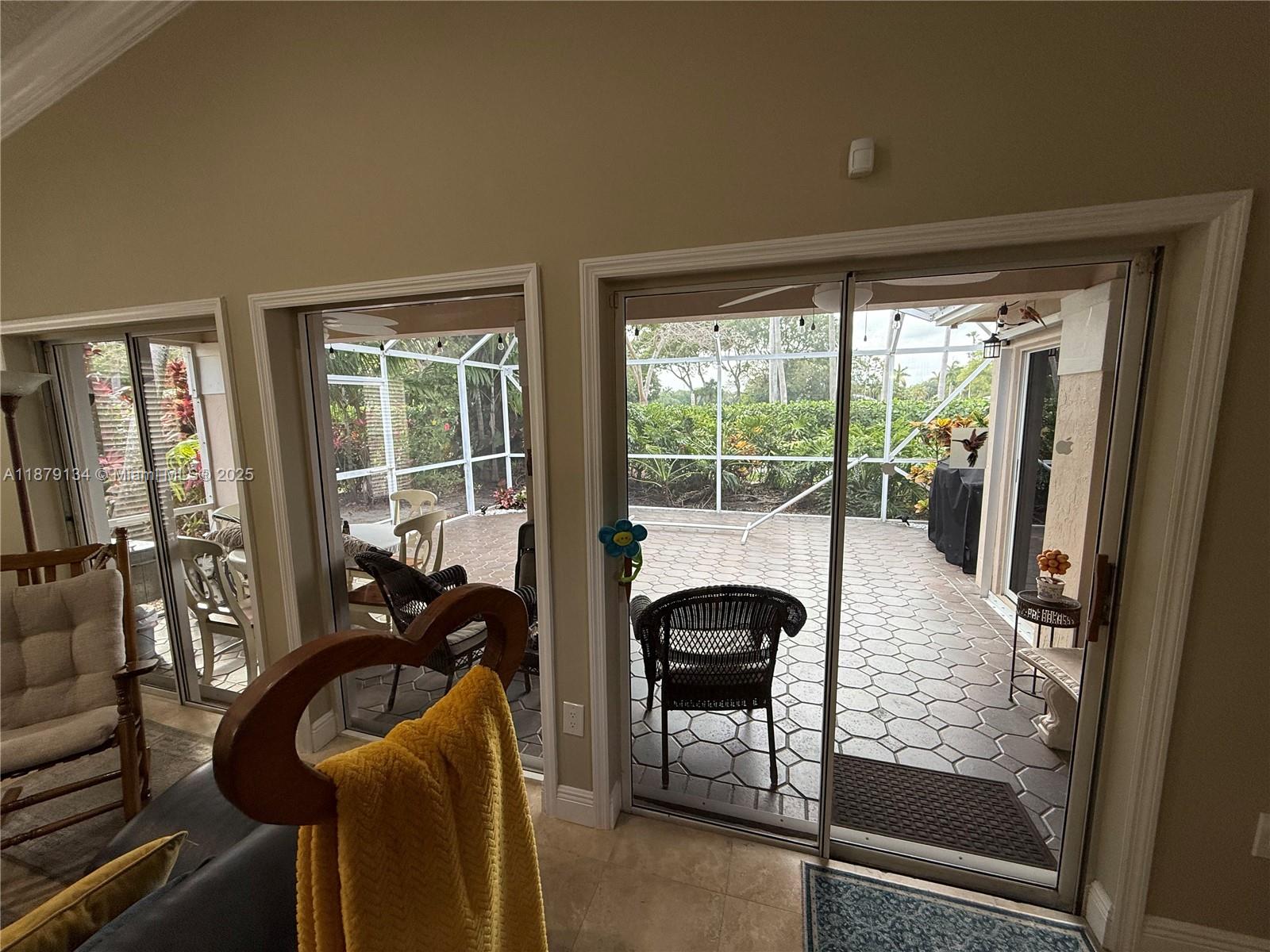 HOLLYWOOD LAKES COUNTRY C - Residential