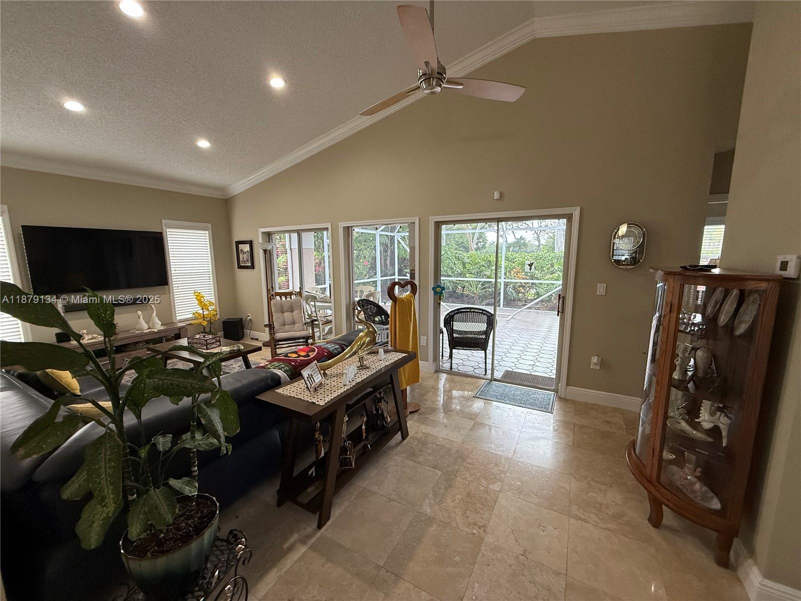 HOLLYWOOD LAKES COUNTRY C - Residential