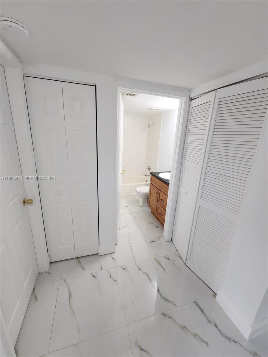 VILLAS DE VENEZIA CONDO - Residential Lease