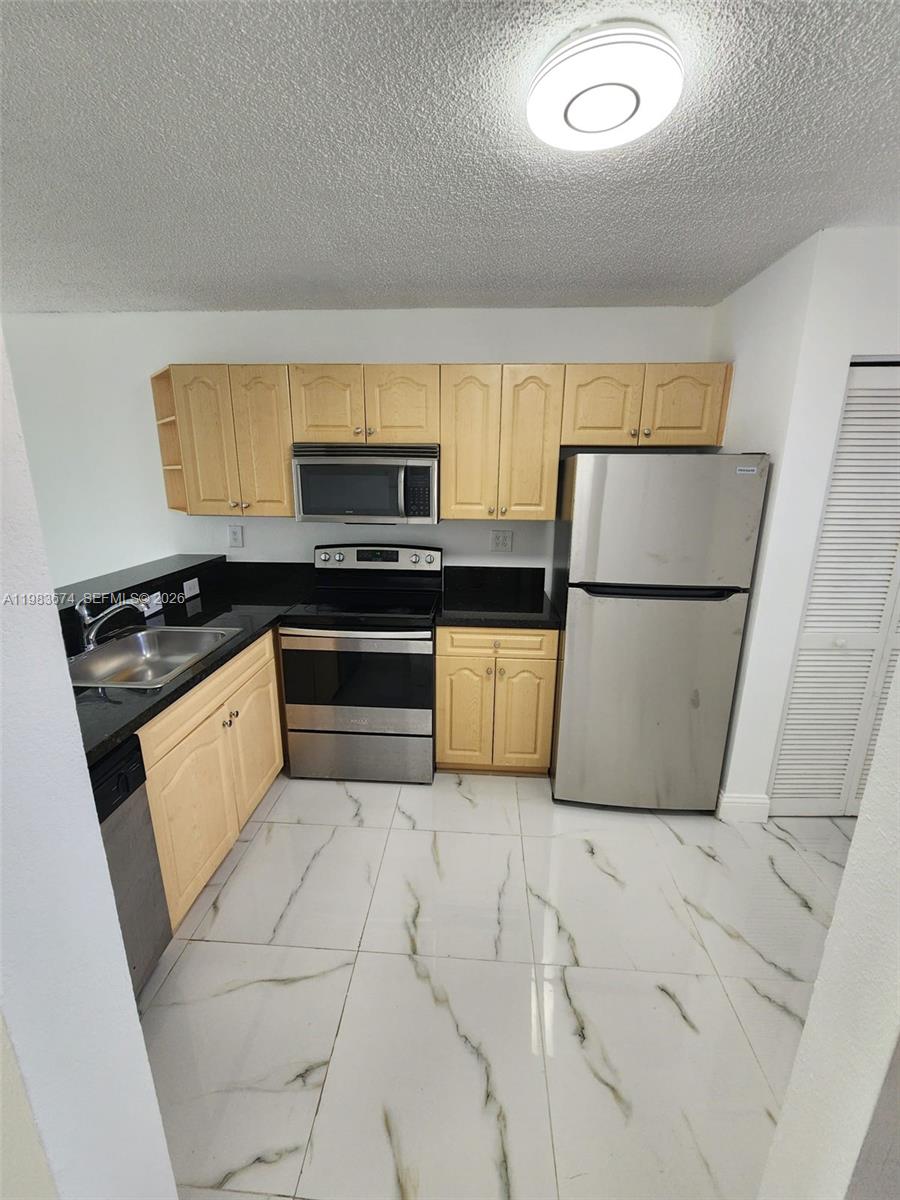 VILLAS DE VENEZIA CONDO - Residential Lease