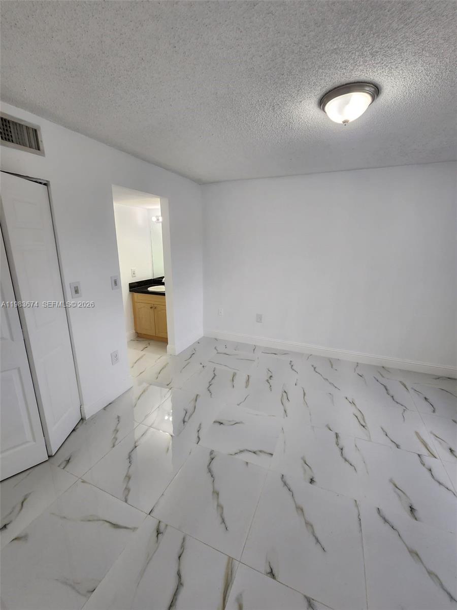 VILLAS DE VENEZIA CONDO - Residential Lease