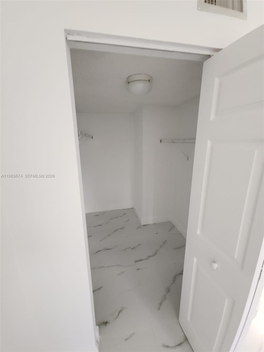 VILLAS DE VENEZIA CONDO - Residential Lease