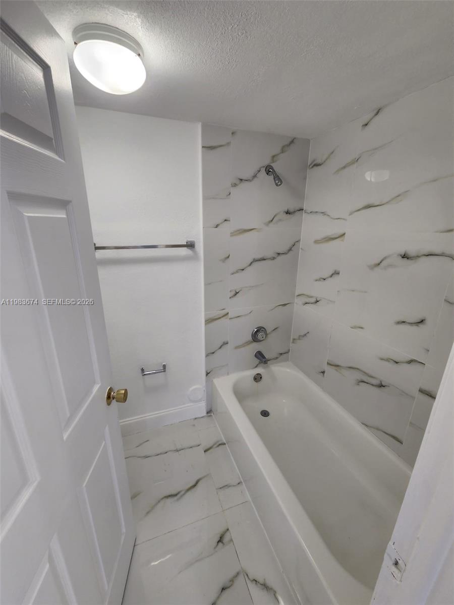 VILLAS DE VENEZIA CONDO - Residential Lease