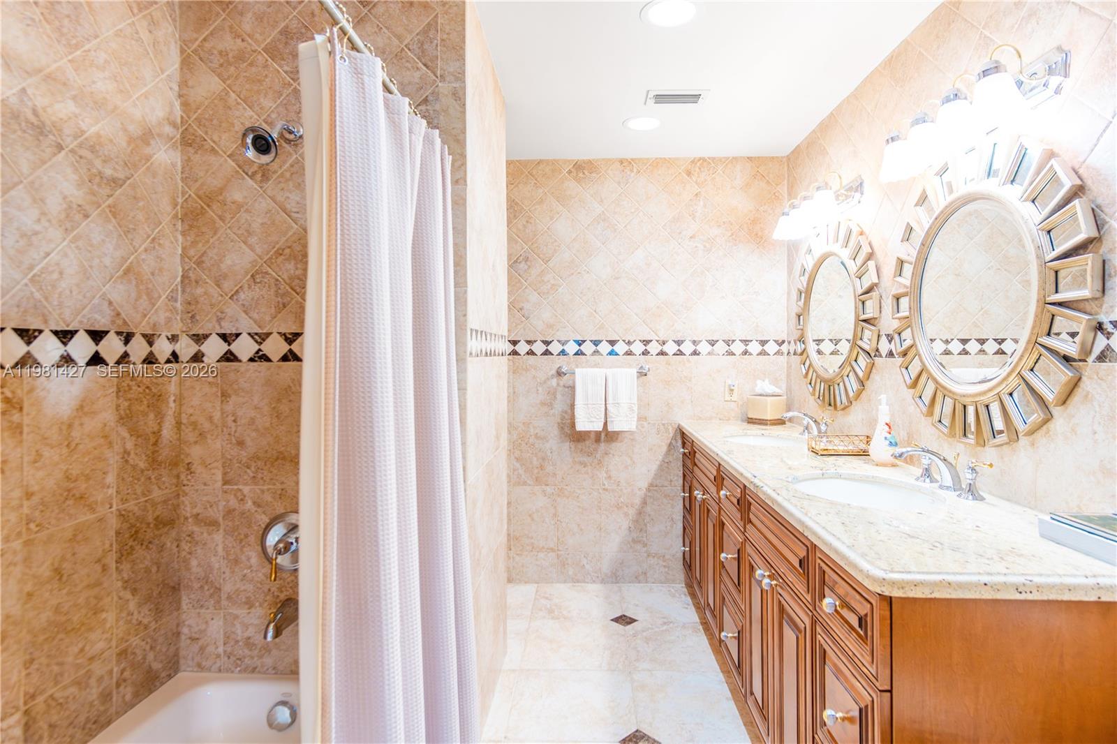 MC CAHILLS BLUEBIRD LAKE - Residential