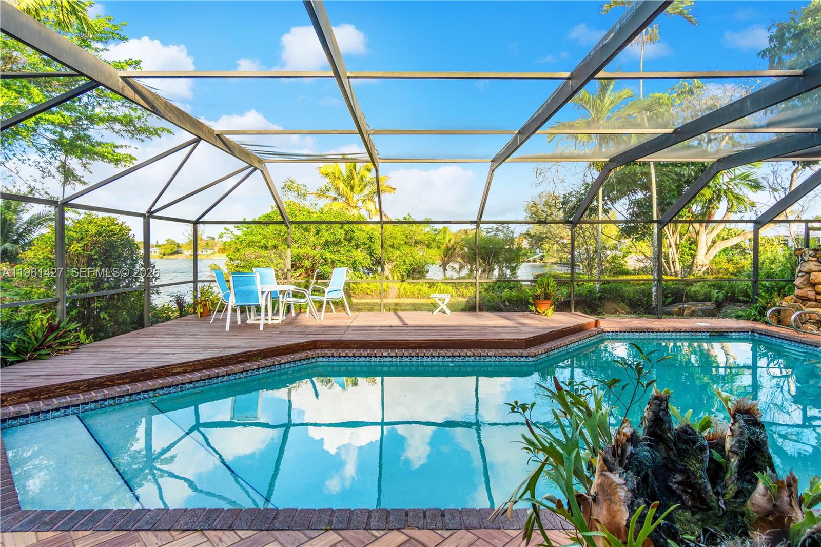 MC CAHILLS BLUEBIRD LAKE - Residential