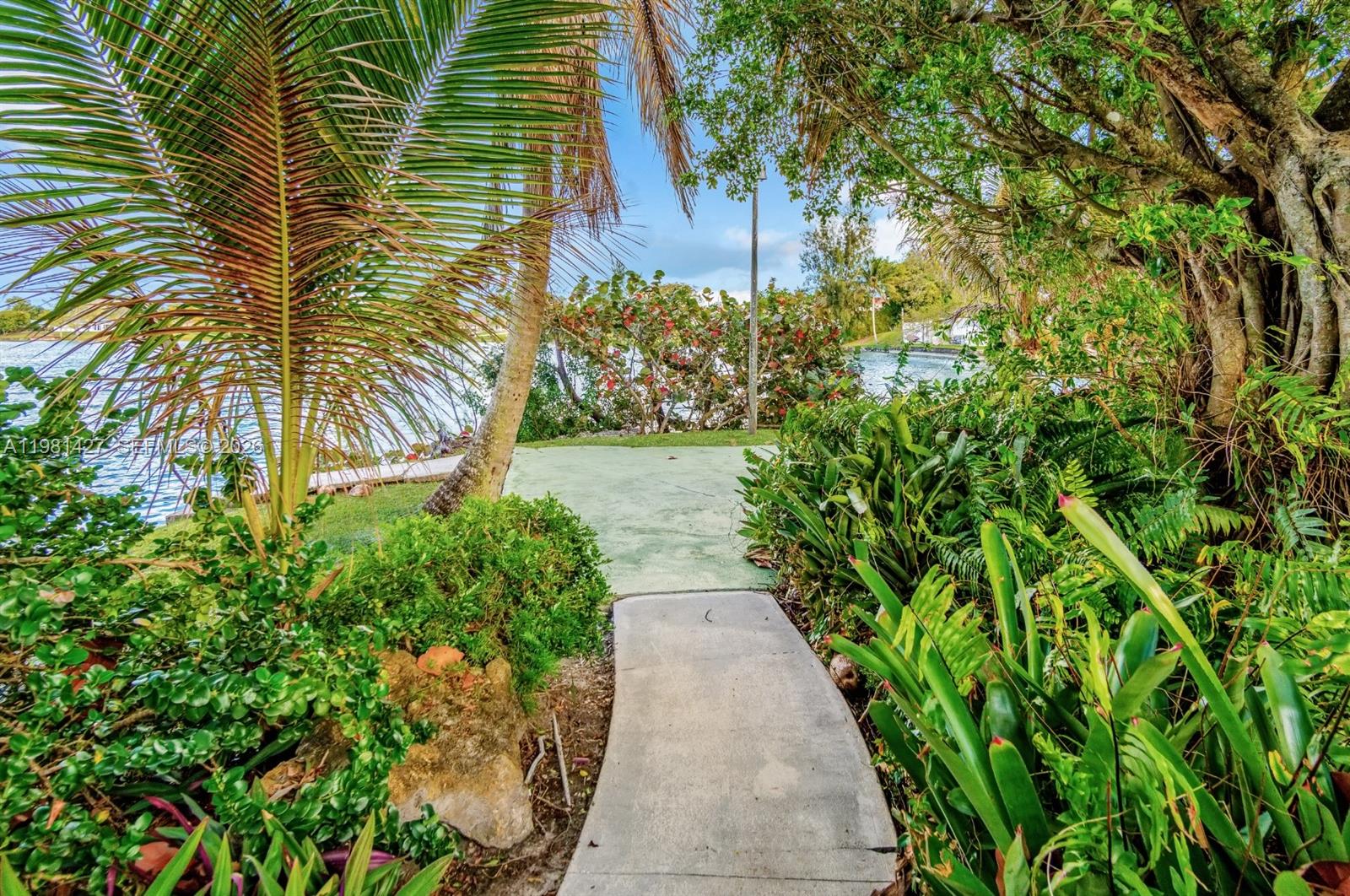 MC CAHILLS BLUEBIRD LAKE - Residential