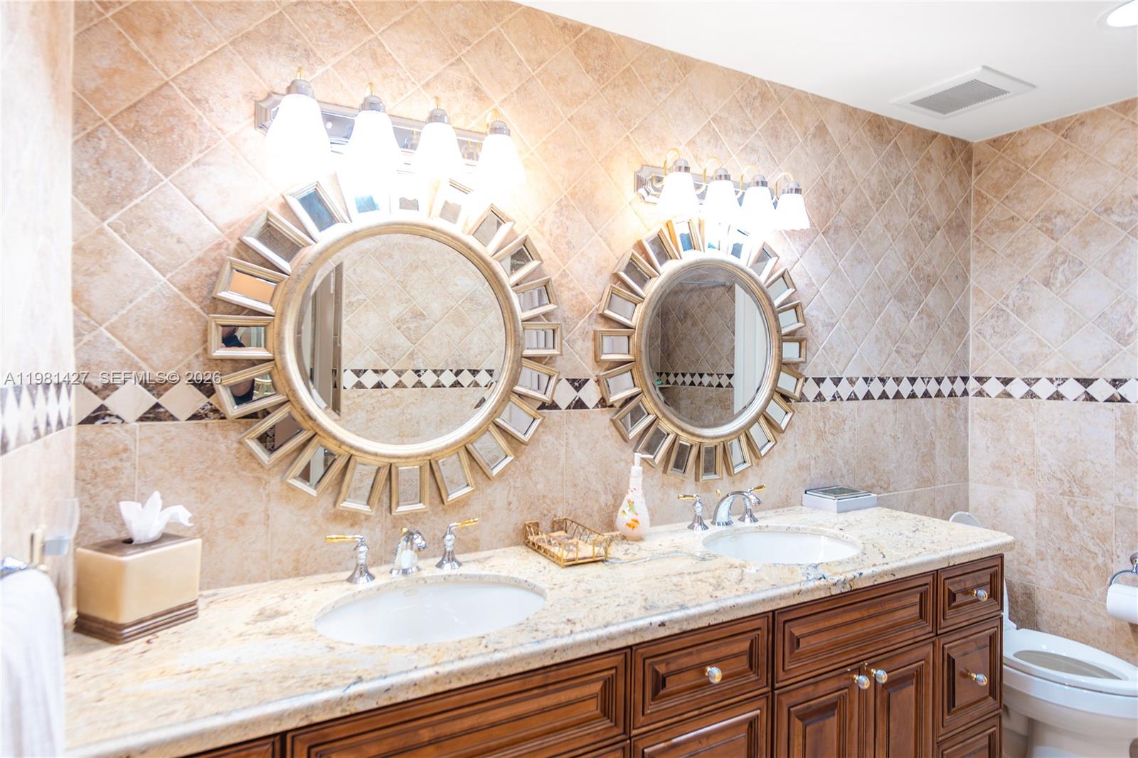 MC CAHILLS BLUEBIRD LAKE - Residential