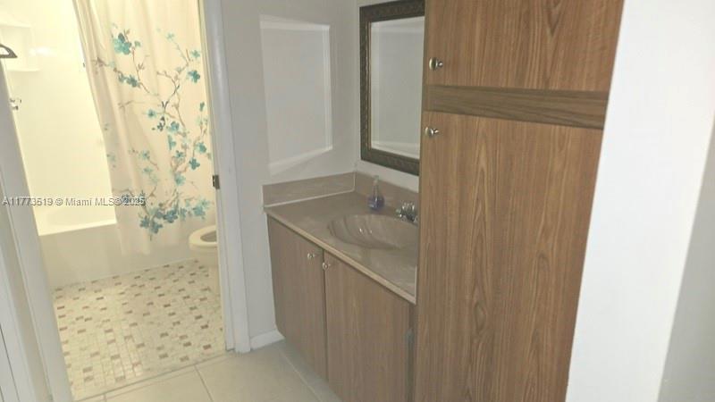 HORIZONS WEST CONDO #3 - Residential