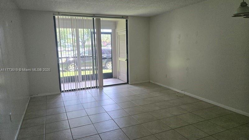 HORIZONS WEST CONDO #3 - Residential