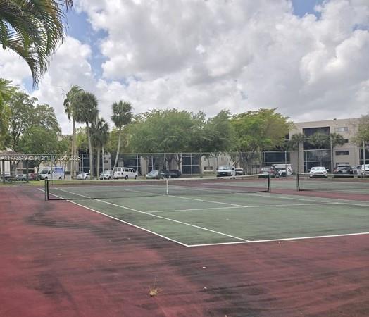 HORIZONS WEST CONDO #3 - Residential