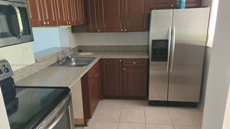 HORIZONS WEST CONDO #3 - Residential