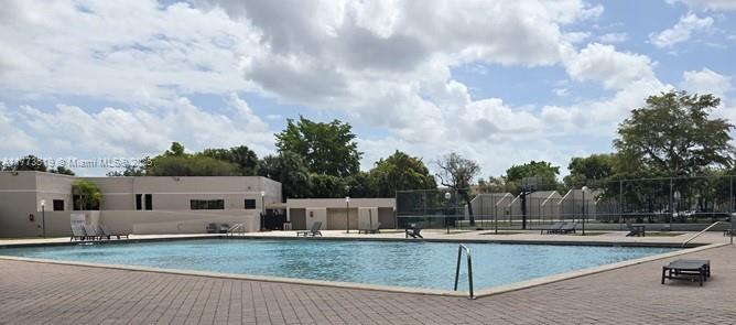 HORIZONS WEST CONDO #3 - Residential