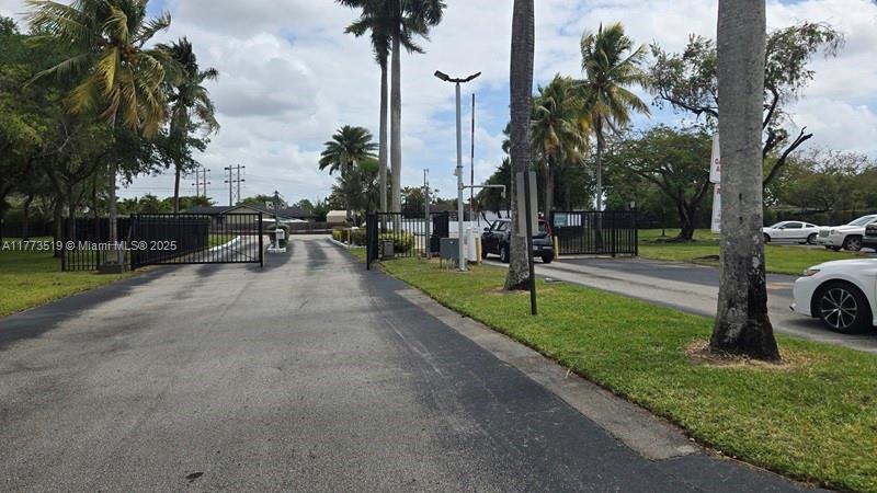 HORIZONS WEST CONDO #3 - Residential