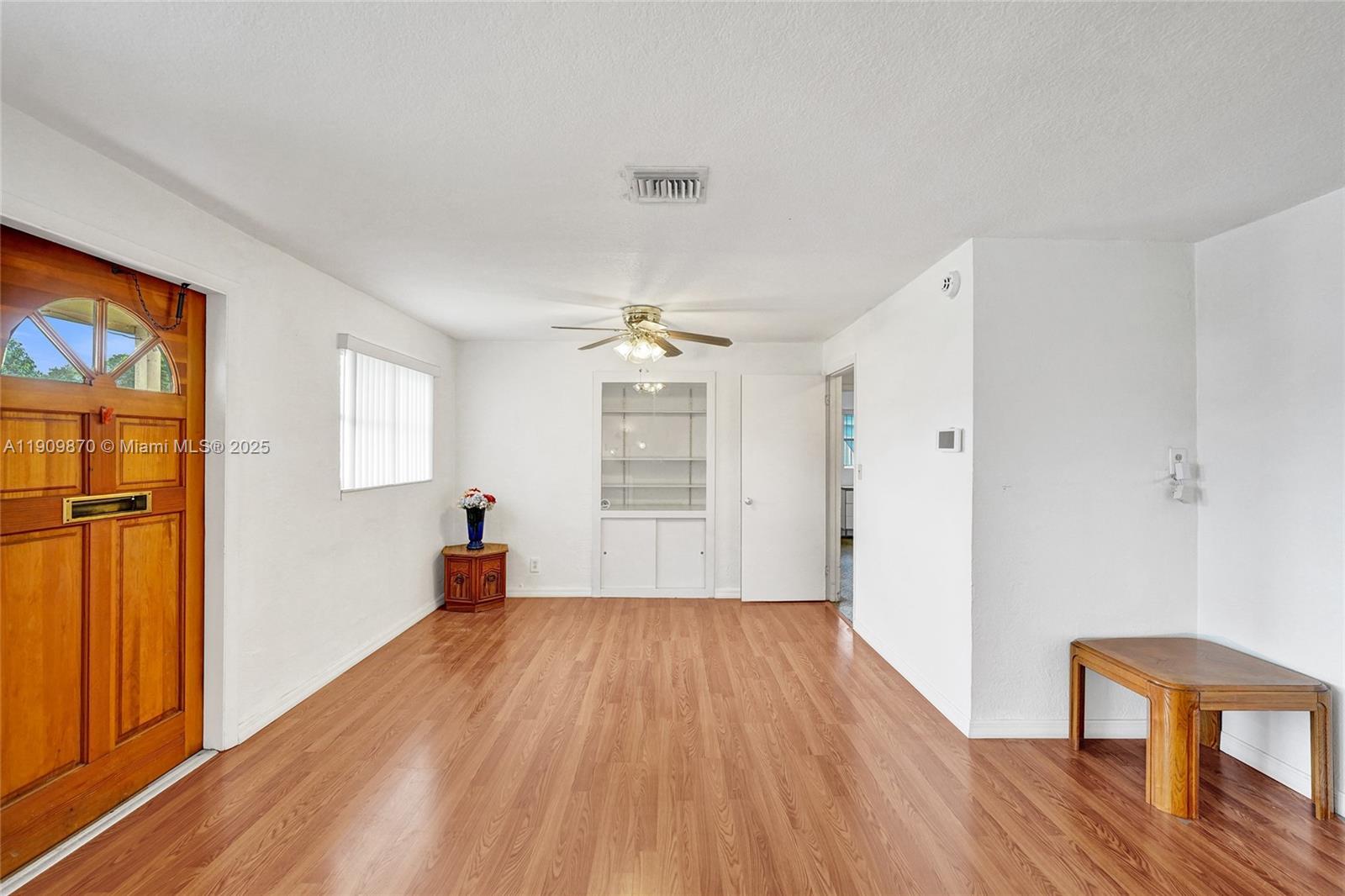 PALM LANE VILLA - Residential