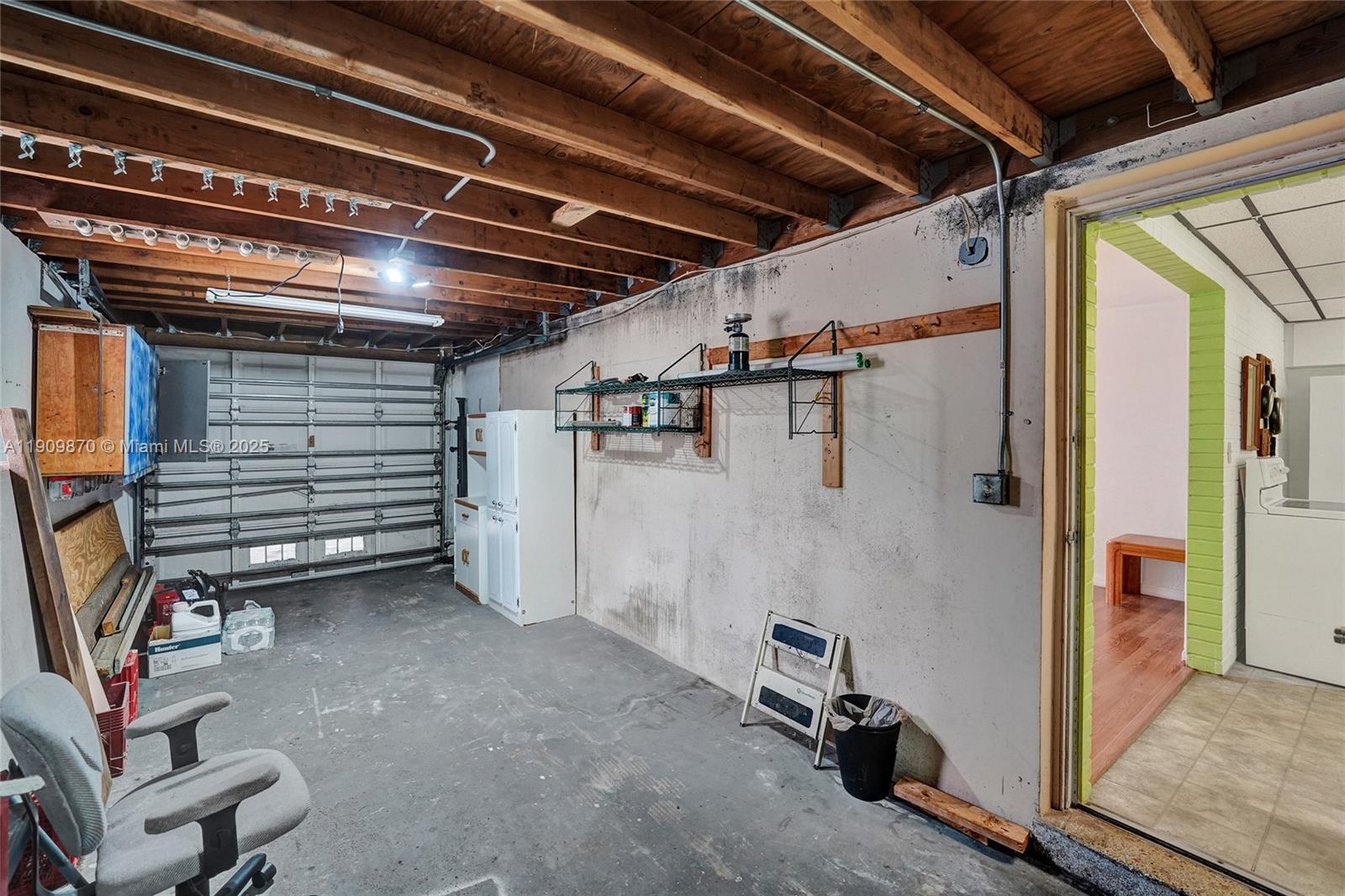 PALM LANE VILLA - Residential