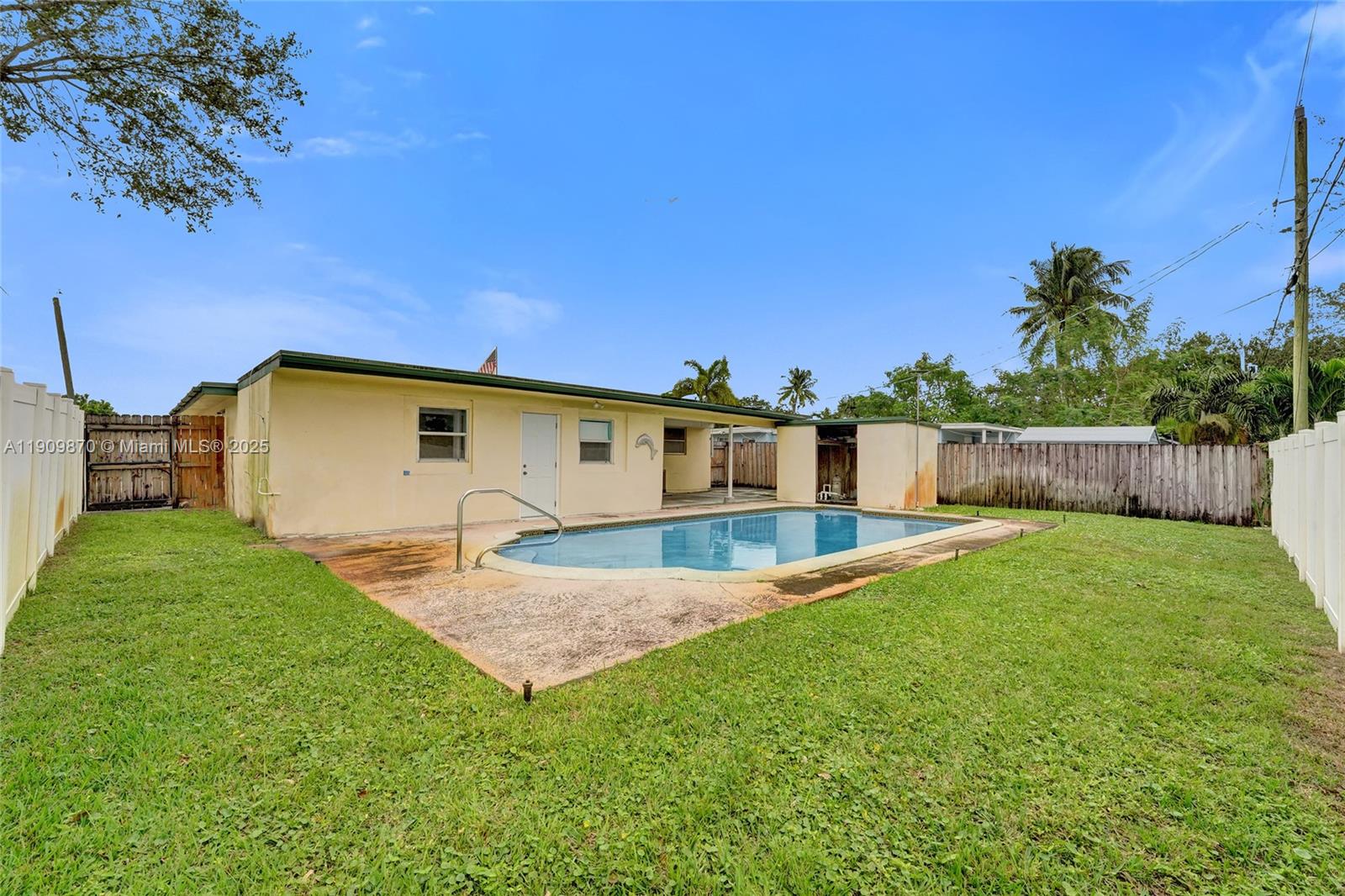 PALM LANE VILLA - Residential