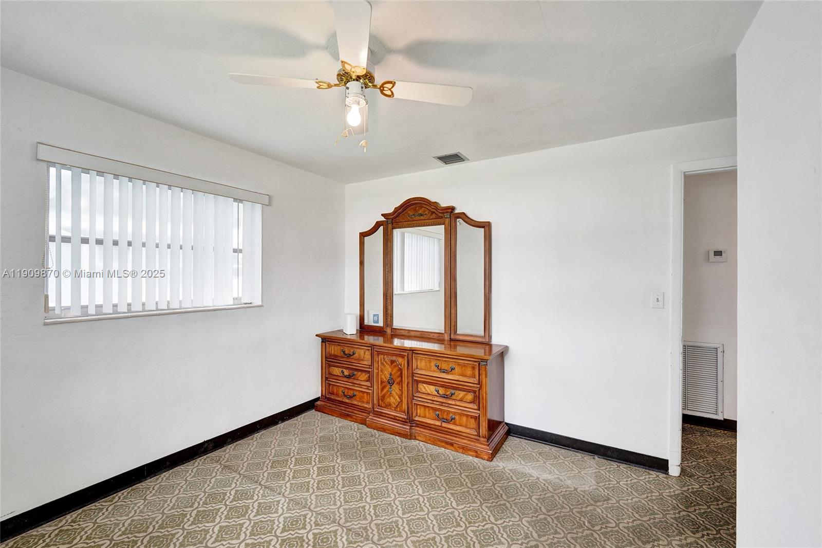 PALM LANE VILLA - Residential