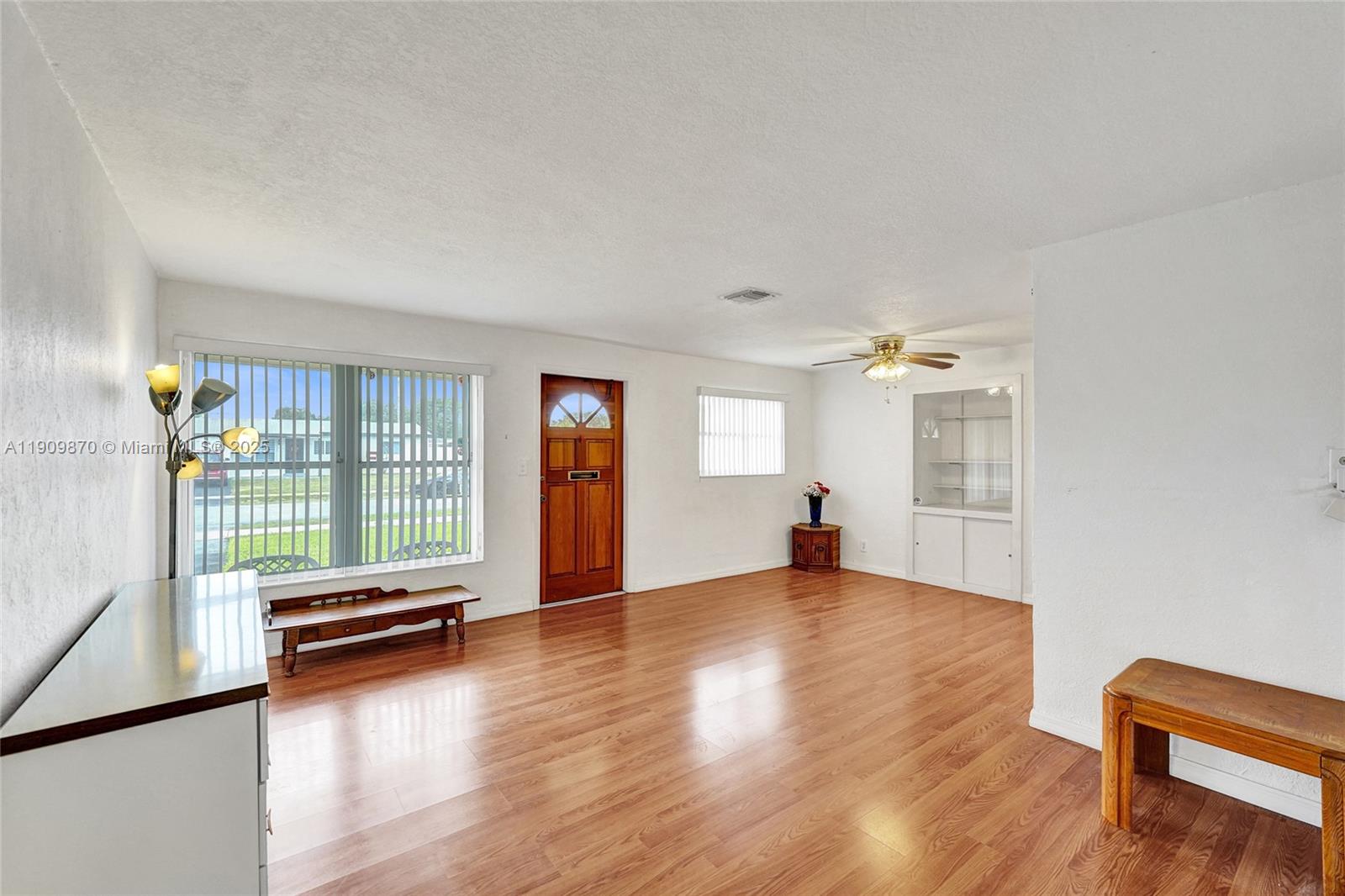 PALM LANE VILLA - Residential