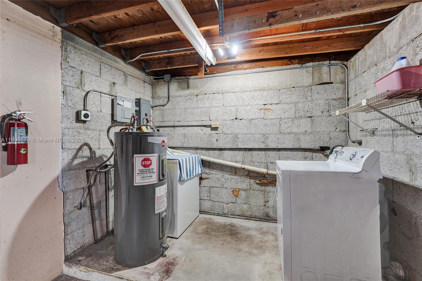 PALM LANE VILLA - Residential