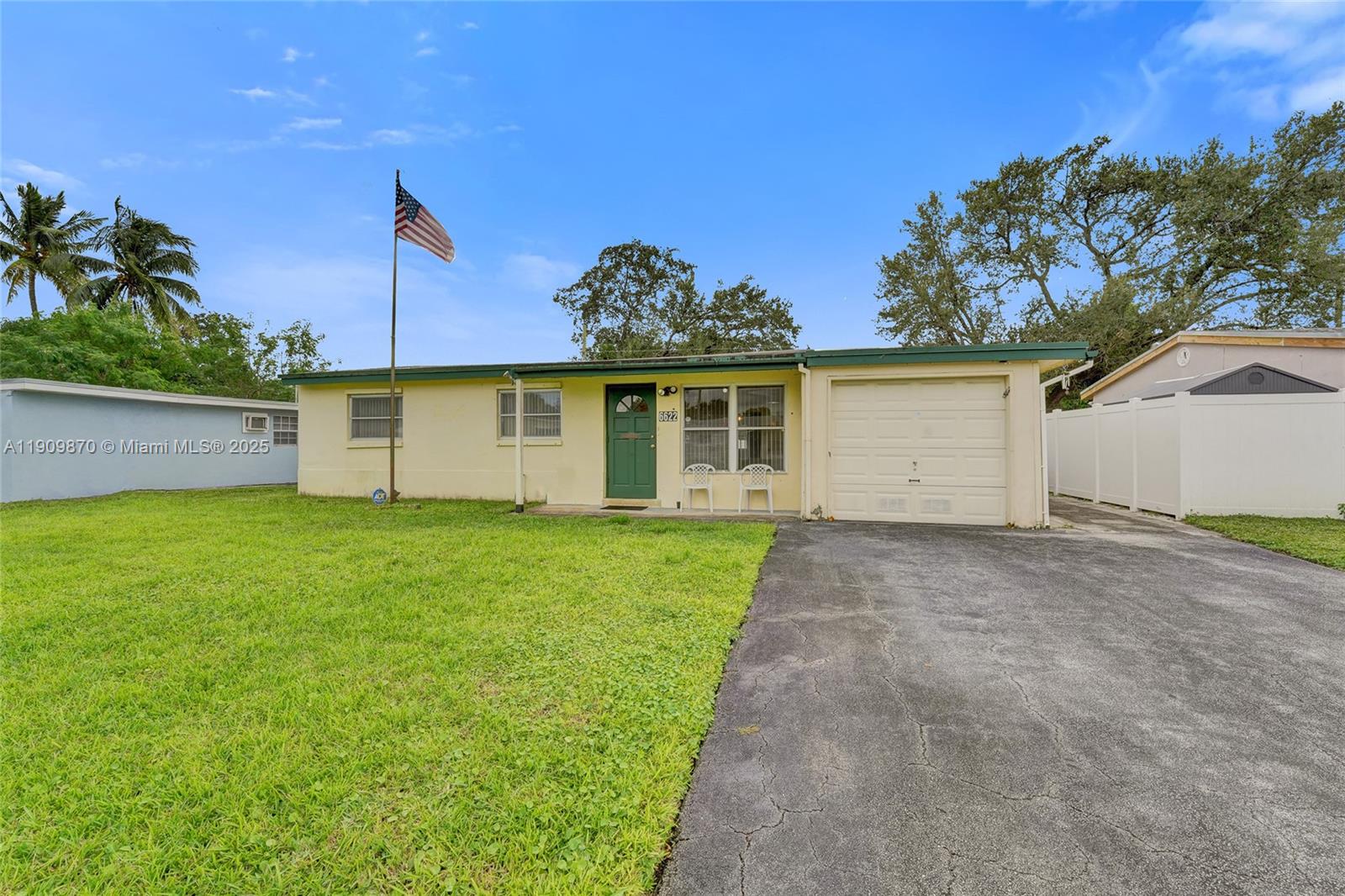 PALM LANE VILLA - Residential