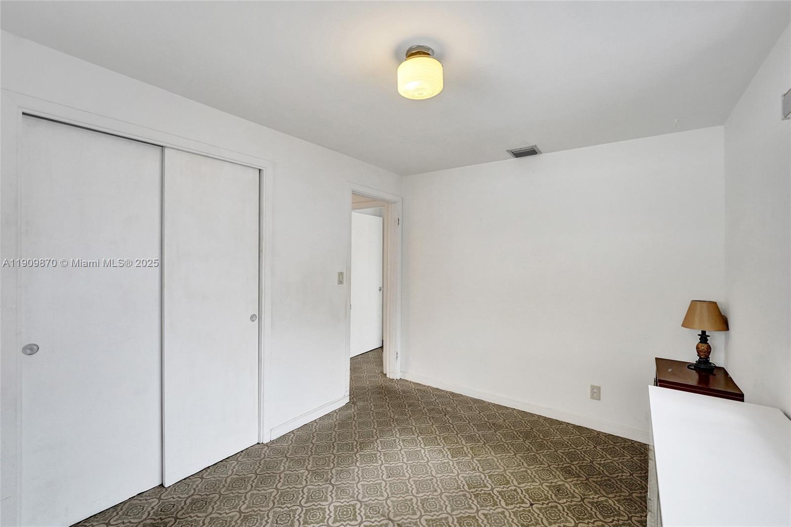 PALM LANE VILLA - Residential