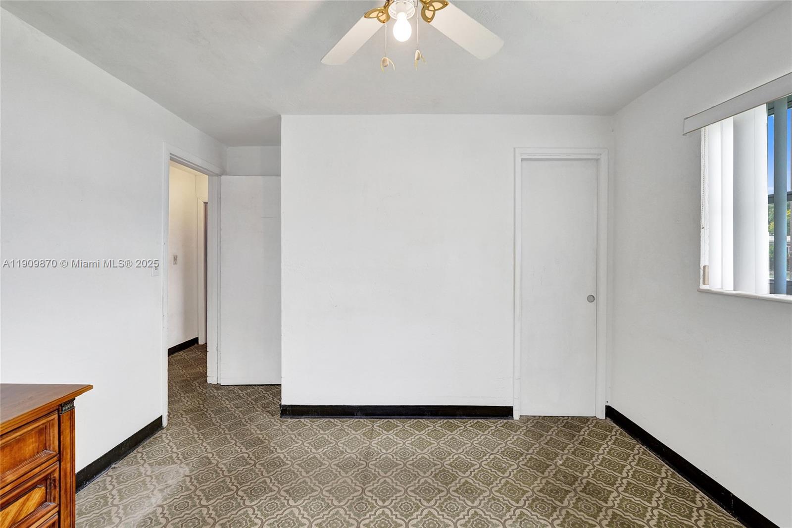 PALM LANE VILLA - Residential