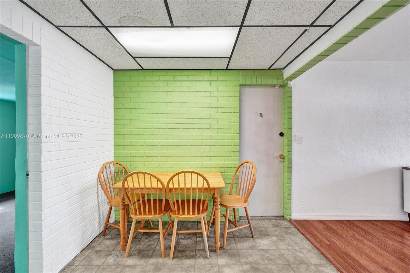 PALM LANE VILLA - Residential