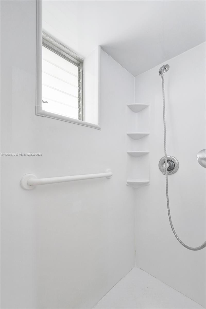 PALM LANE VILLA - Residential