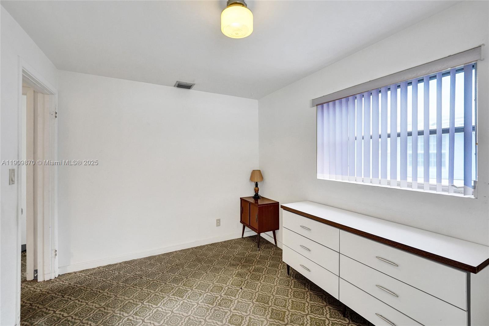 PALM LANE VILLA - Residential