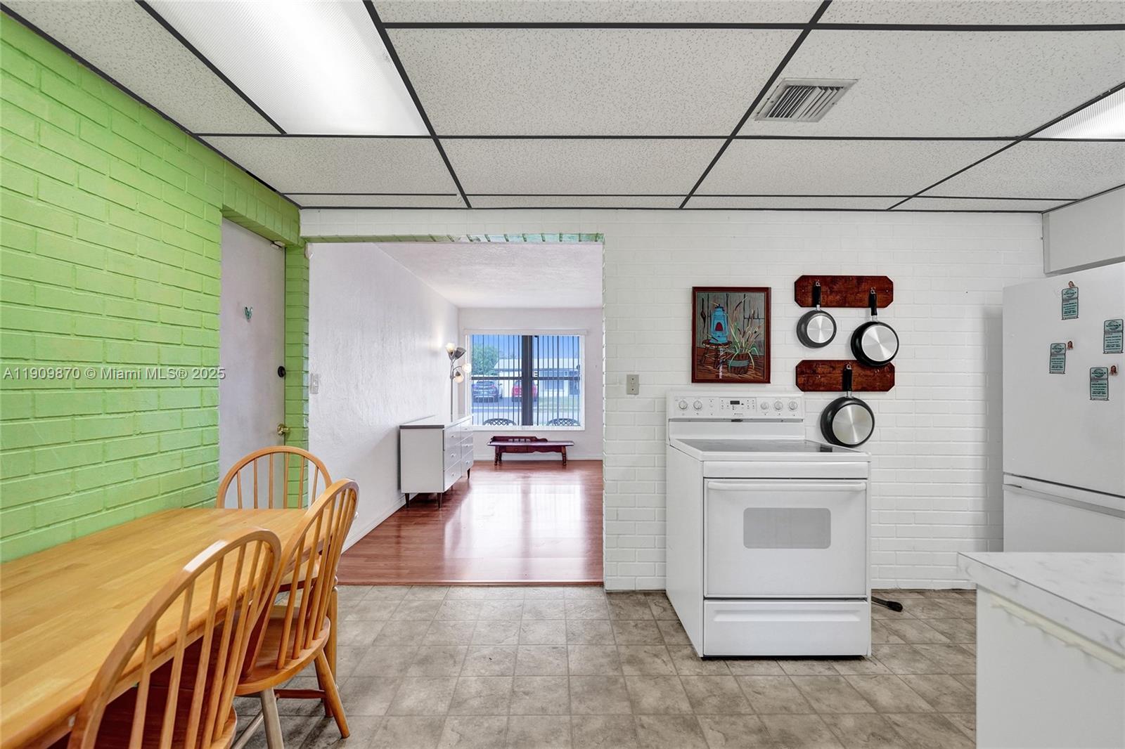 PALM LANE VILLA - Residential