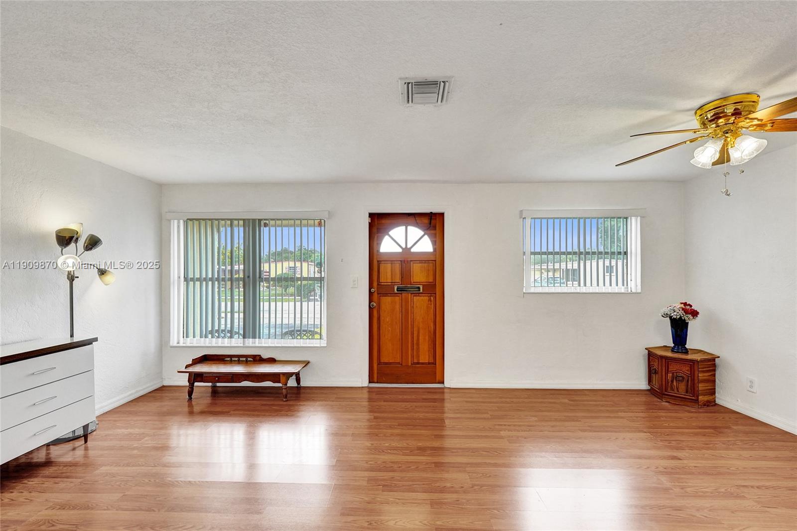 PALM LANE VILLA - Residential