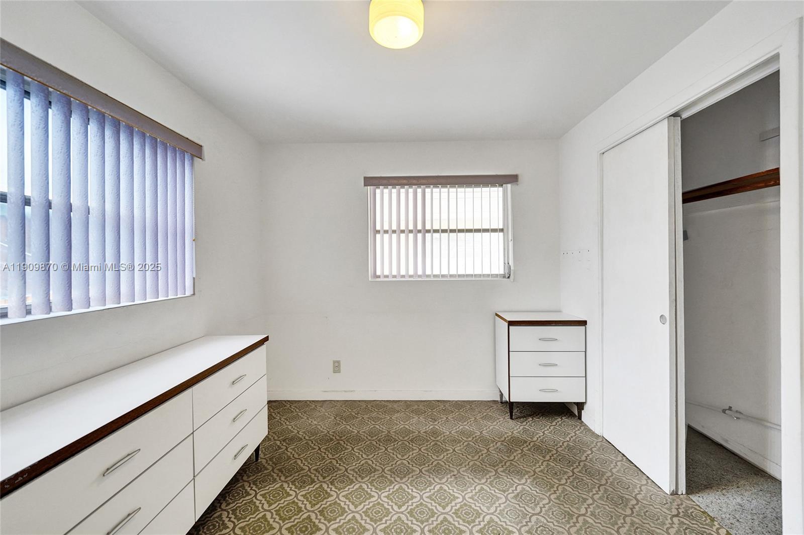 PALM LANE VILLA - Residential