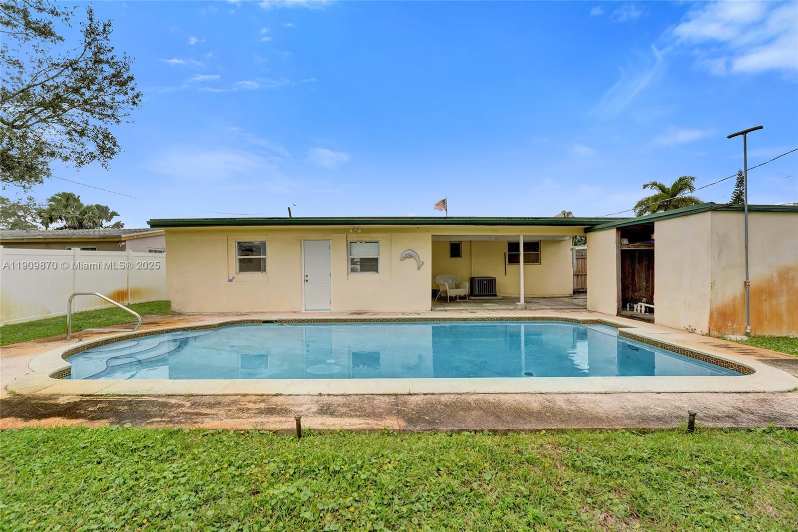 PALM LANE VILLA - Residential