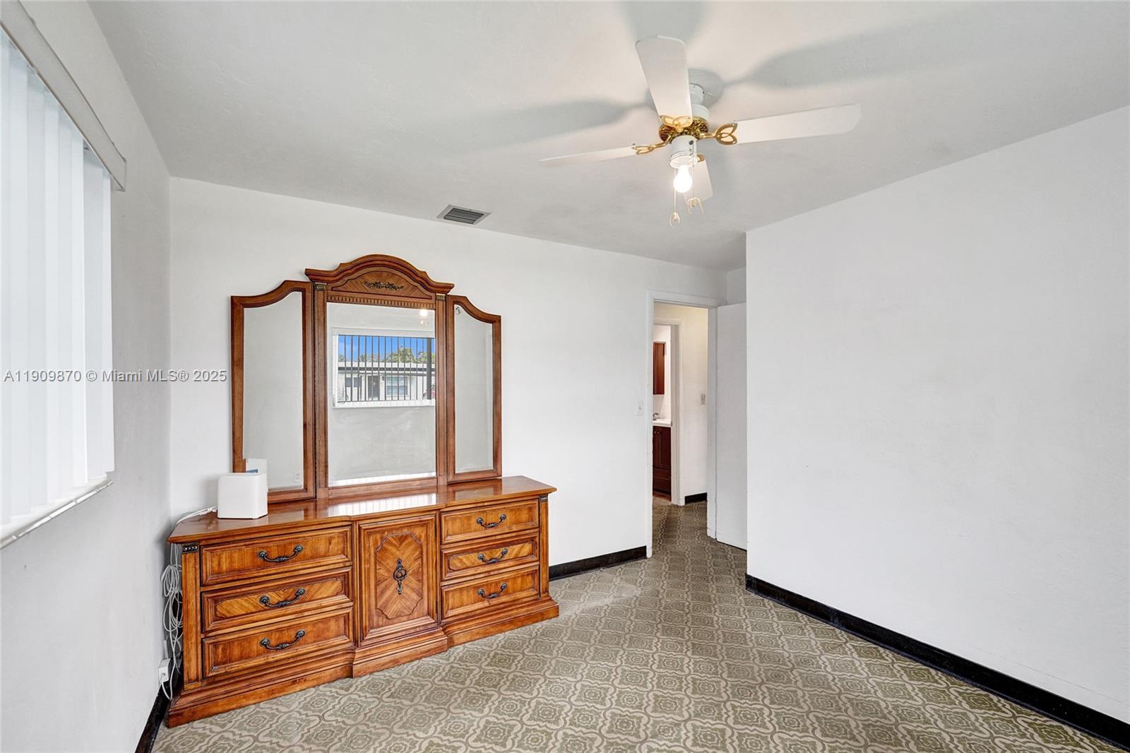 PALM LANE VILLA - Residential