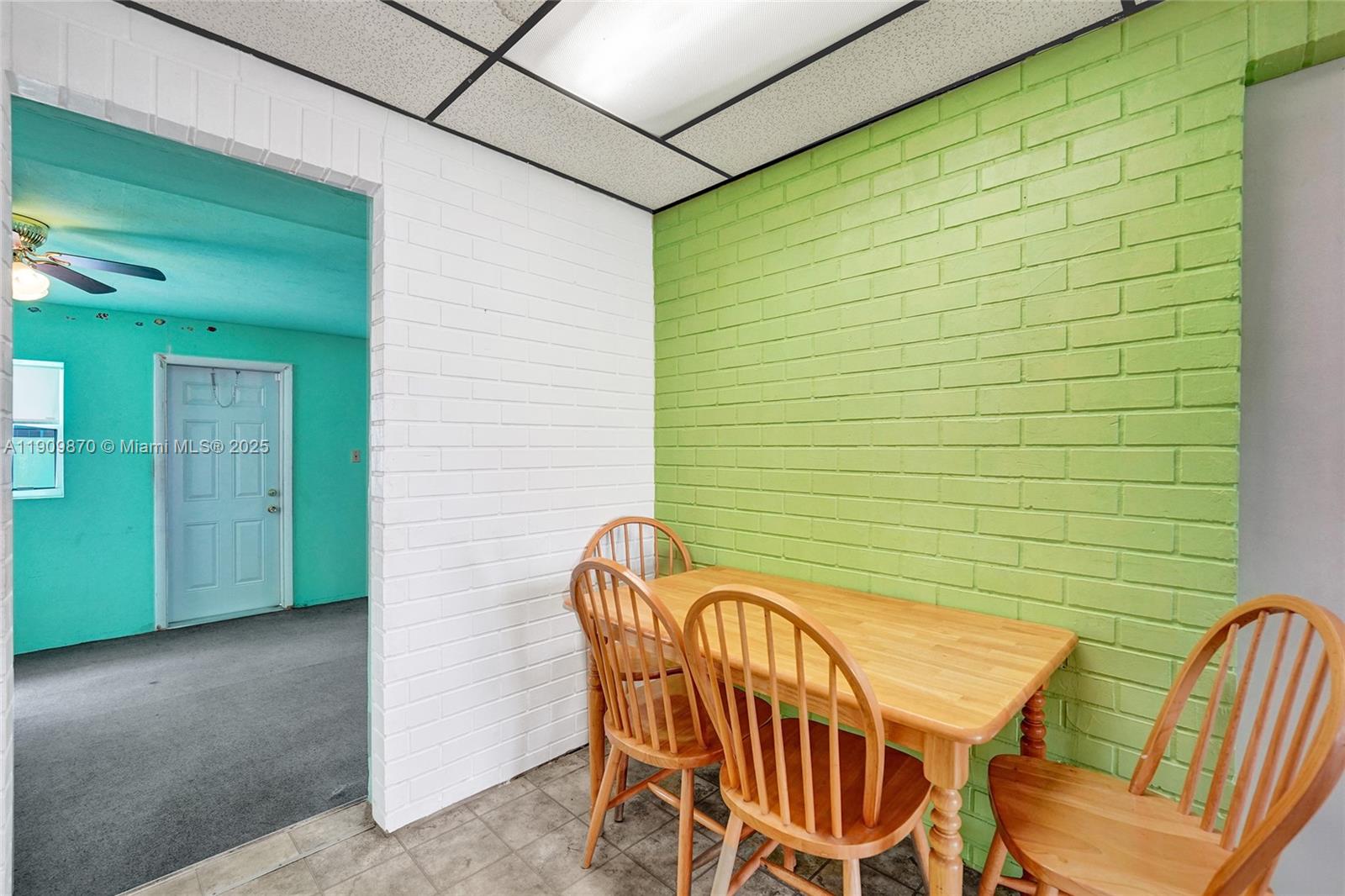 PALM LANE VILLA - Residential