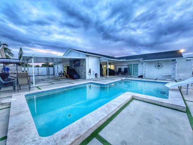 Beautiful property featuring a pool overlooking the lake. Conveniently located just minutes from the Turnpike, with Publix, Walgreens, shopping centers, and supermarkets just blocks away. This centrally located home includes stainless steel appliances, washer and dryer, and a pool equipped with a cleaning system and a fun slide.
Owner is a licensed Real Estate Broker in the State of Florida.