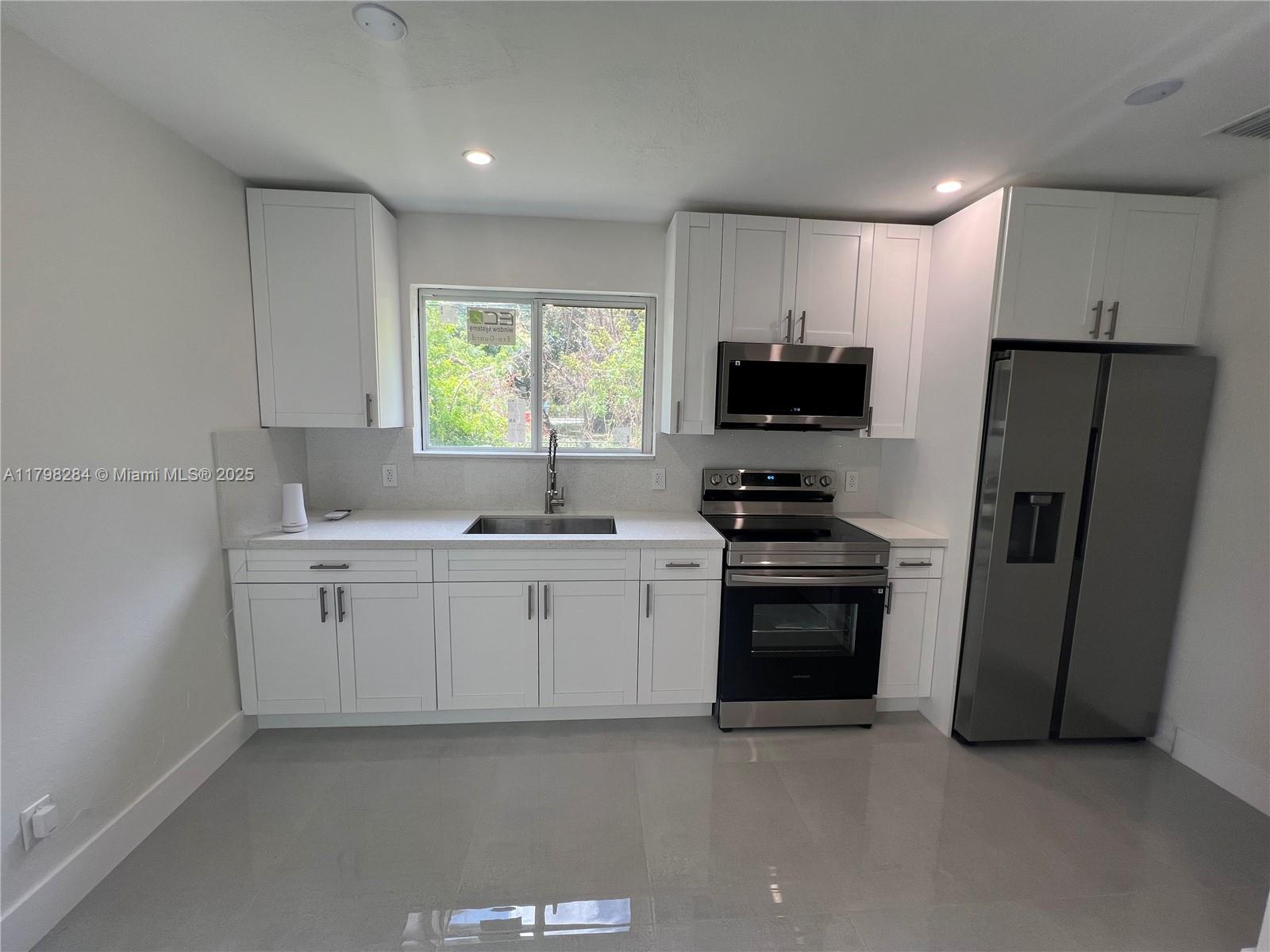 Rental Property at 5300 Nw 25th Ave 5306, Miami, Broward County, Florida - Bedrooms: 6 
Bathrooms: 4  - $2,475 MO.
