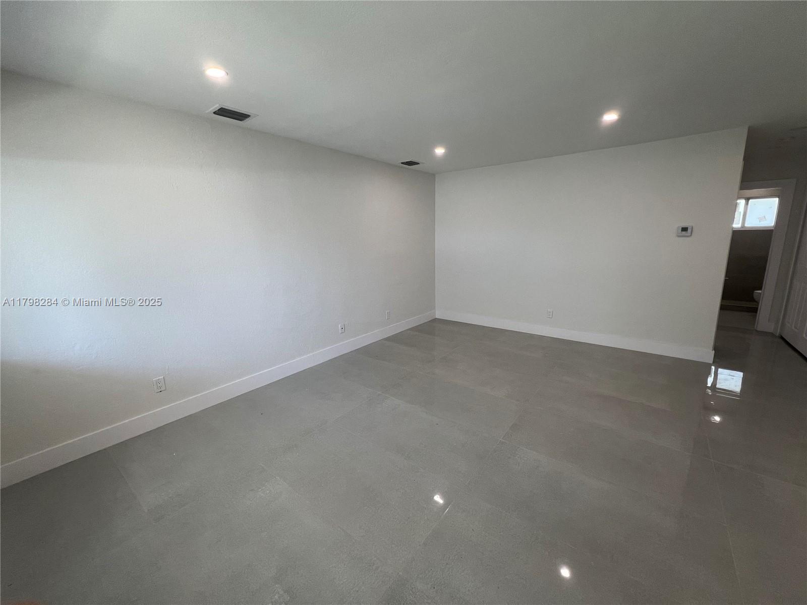 5300 Nw 25th Ave 5302, Miami, Broward County, Florida - 1 Bedrooms  
1 Bathrooms - 