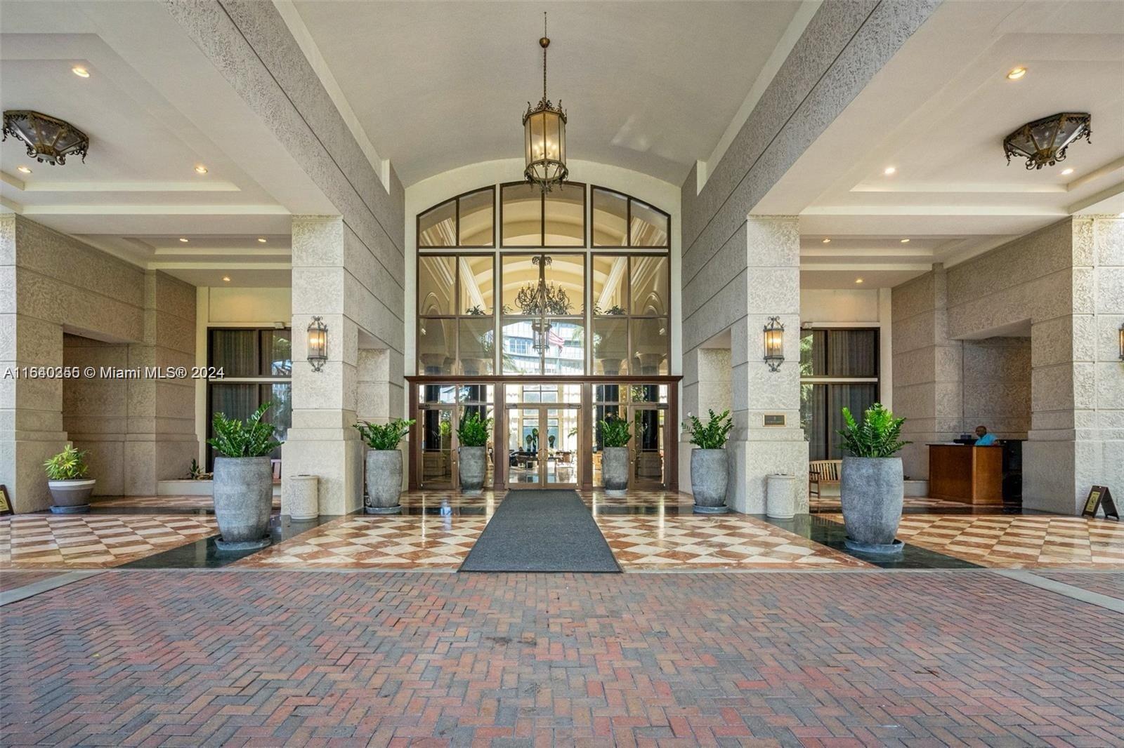 THE EXECUTIVE RESIDENCES - Residential