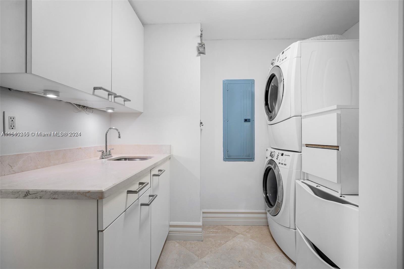 THE EXECUTIVE RESIDENCES - Residential